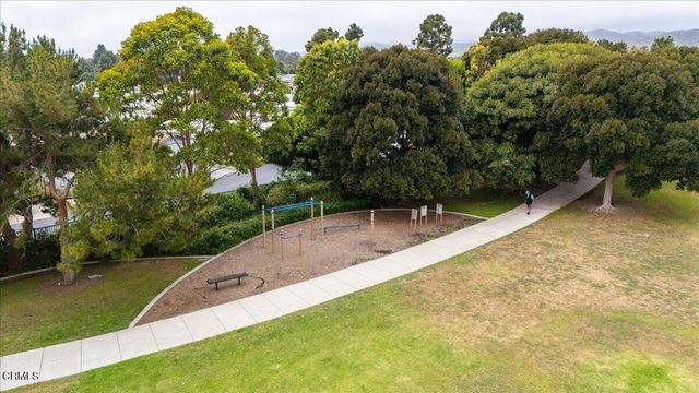 990 Holiday Avenue, Ventura, CA 93003