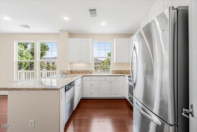 990 Holiday Avenue, Ventura, CA 93003
