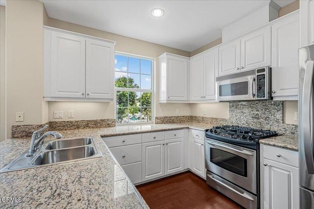 990 Holiday Avenue, Ventura, CA 93003
