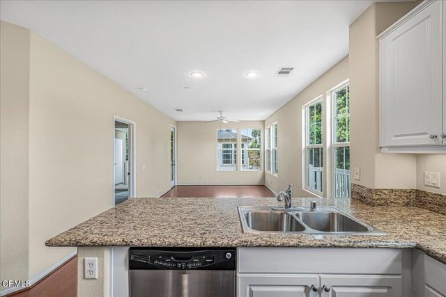 990 Holiday Avenue, Ventura, CA 93003