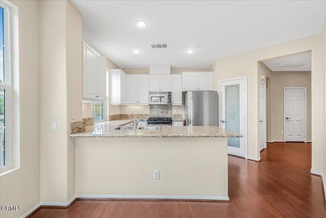 990 Holiday Avenue, Ventura, CA 93003