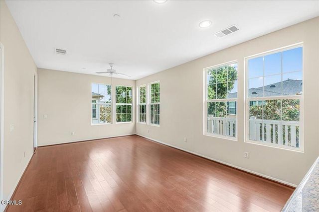 990 Holiday Avenue, Ventura, CA 93003