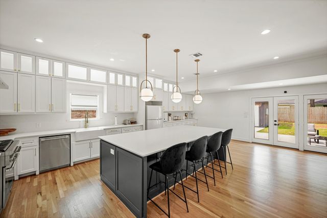 5630 Lymbar Drive, Houston, TX 77096