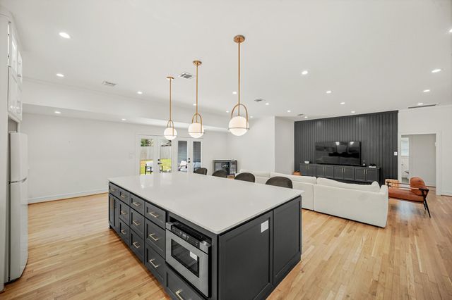 5630 Lymbar Drive, Houston, TX 77096