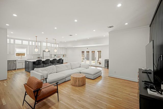 5630 Lymbar Drive, Houston, TX 77096