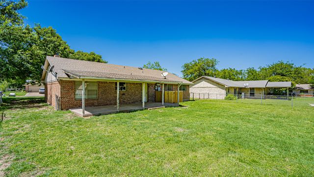 405 Heather Drive, Granbury, TX 76048