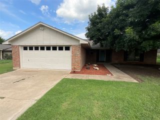 405 Heather Drive, Granbury, TX 76048