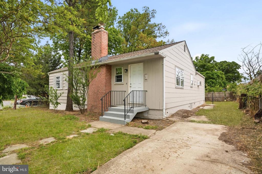 6605 RIGGS RD, Hyattsville, MD 20782