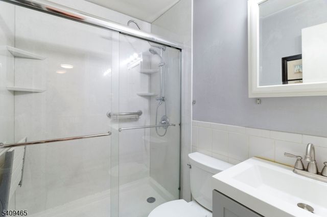 8 Cardinal Ln Apt 2, Hillsborough Twp., NJ 08844