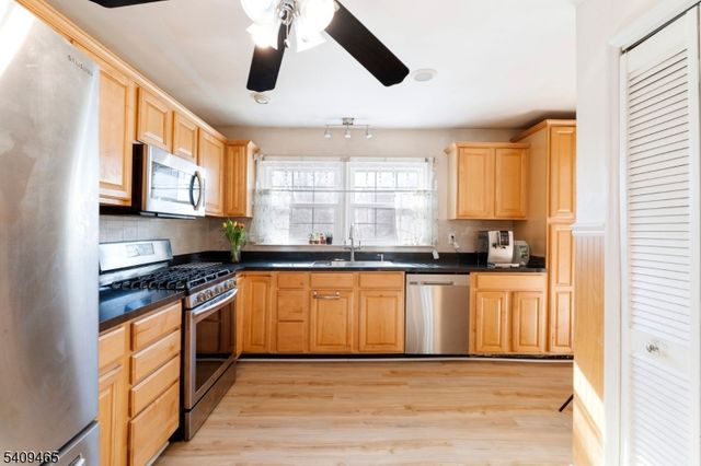 8 Cardinal Ln Apt 2, Hillsborough Twp., NJ 08844