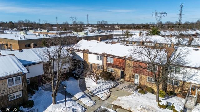 8 Cardinal Ln Apt 2, Hillsborough Twp., NJ 08844