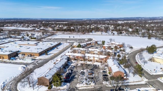 8 Cardinal Ln Apt 2, Hillsborough Twp., NJ 08844