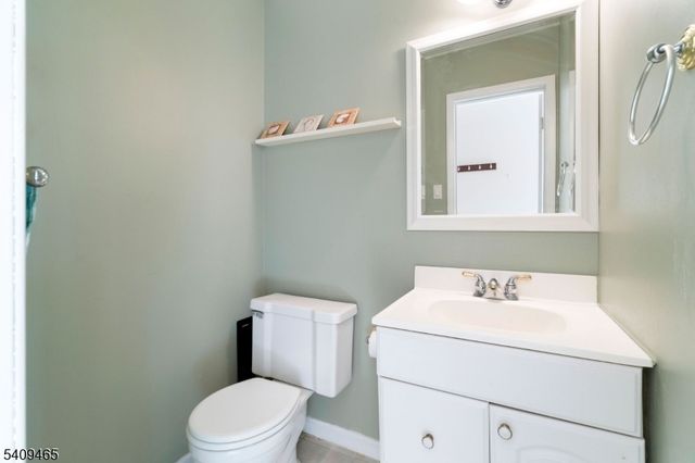 8 Cardinal Ln Apt 2, Hillsborough Twp., NJ 08844