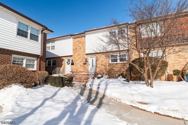 8 Cardinal Ln Apt 2, Hillsborough Twp., NJ 08844