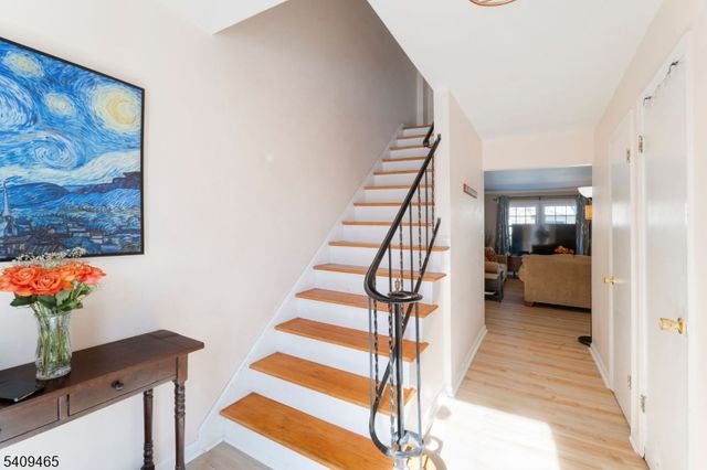 8 Cardinal Ln Apt 2, Hillsborough Twp., NJ 08844