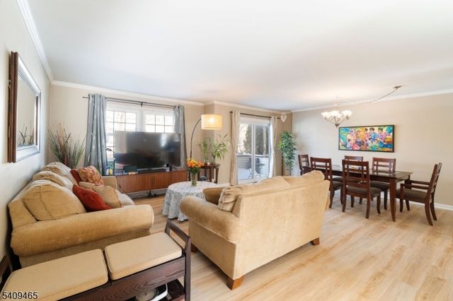 8 Cardinal Ln Apt 2, Hillsborough Twp., NJ 08844