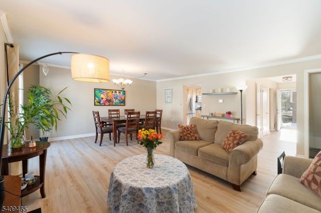 8 Cardinal Ln Apt 2, Hillsborough Twp., NJ 08844