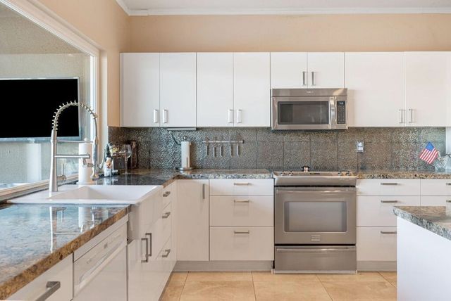 92 Lake Shore Drive, Rancho Mirage, CA 92270