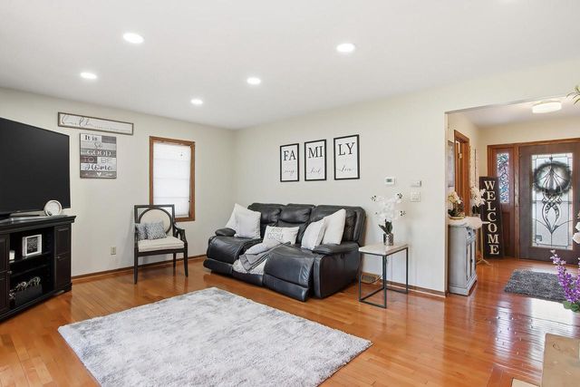 7944 Cooper ROAD, Kenosha, WI 53142