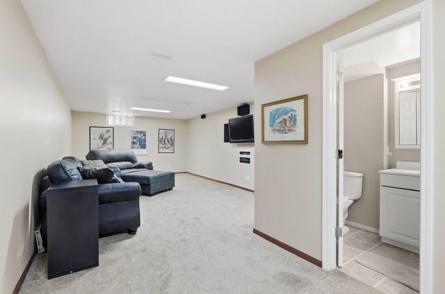 4320 Belle Avenue, Davenport, IA 52807