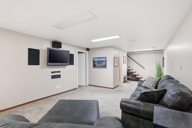 4320 Belle Avenue, Davenport, IA 52807