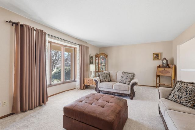 4320 Belle Avenue, Davenport, IA 52807