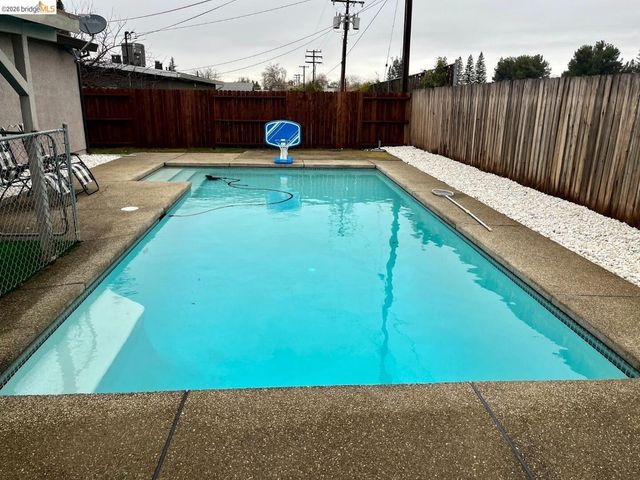 3839 Moonbeam DR, Sacramento, CA 95827