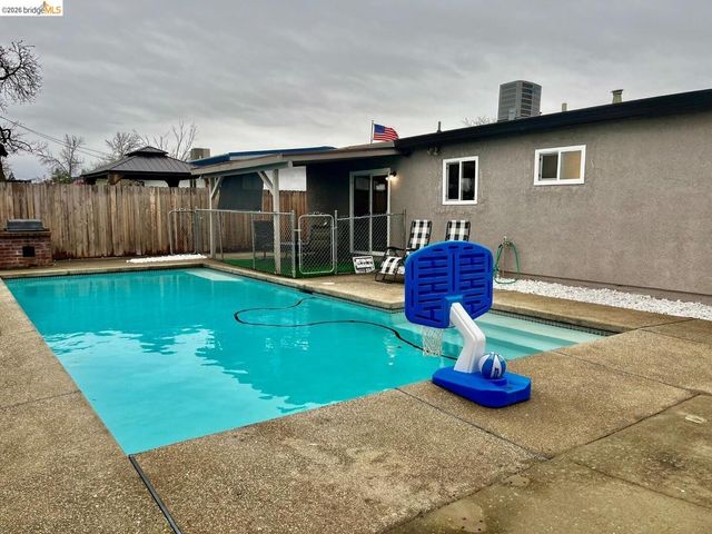 3839 Moonbeam DR, Sacramento, CA 95827