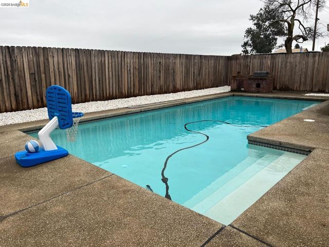 3839 Moonbeam DR, Sacramento, CA 95827