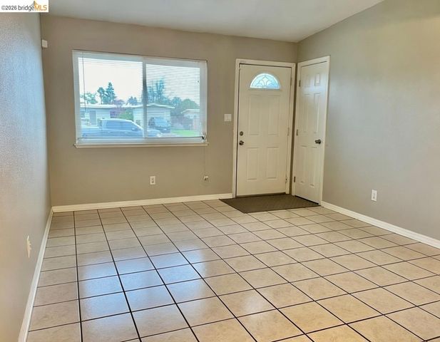 3839 Moonbeam DR, Sacramento, CA 95827