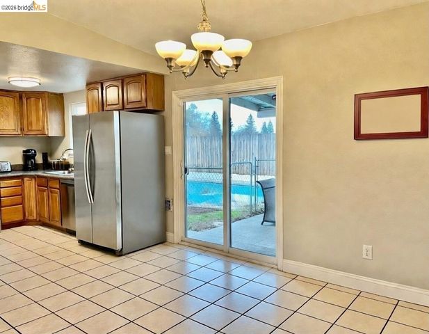 3839 Moonbeam DR, Sacramento, CA 95827