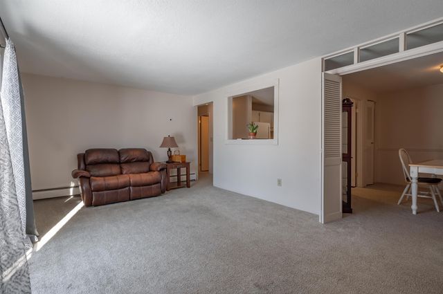 36 English Village Rd Apt 202R, Manchester, NH 03102