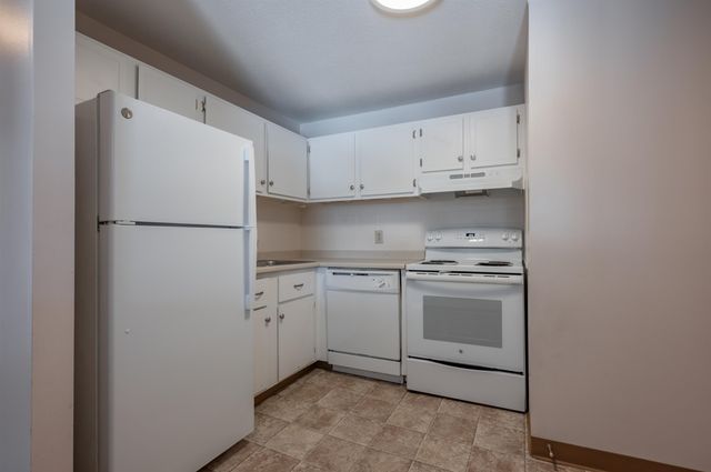 36 English Village Rd Apt 202R, Manchester, NH 03102