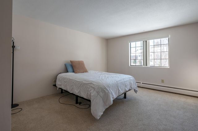 36 English Village Rd Apt 202R, Manchester, NH 03102