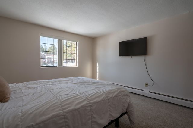 36 English Village Rd Apt 202R, Manchester, NH 03102