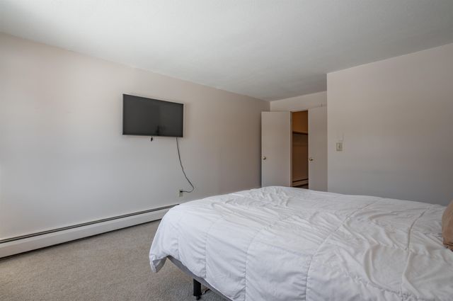 36 English Village Rd Apt 202R, Manchester, NH 03102