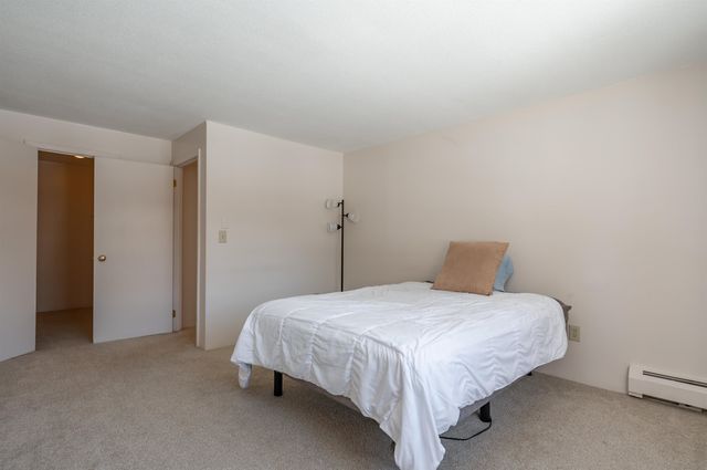 36 English Village Rd Apt 202R, Manchester, NH 03102