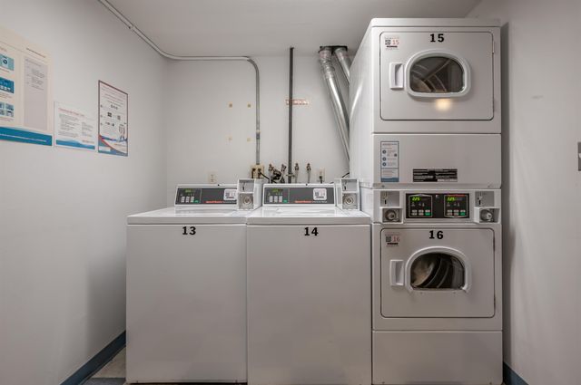 36 English Village Rd Apt 202R, Manchester, NH 03102