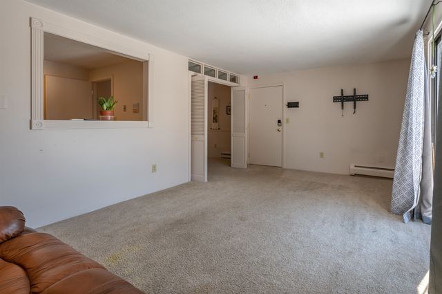 36 English Village Rd Apt 202R, Manchester, NH 03102