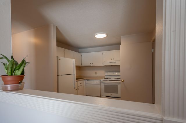 36 English Village Rd Apt 202R, Manchester, NH 03102