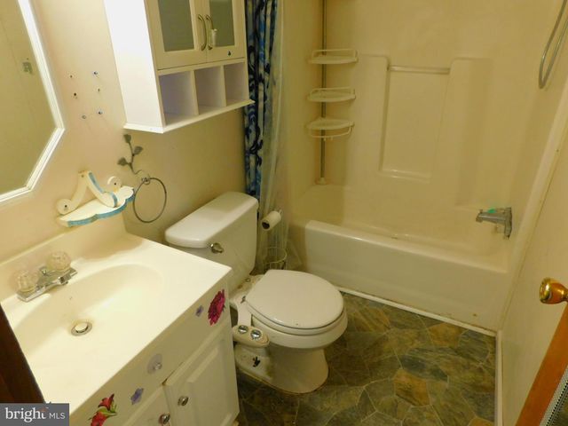 117 MEADOW LN, Lititz, PA 17543