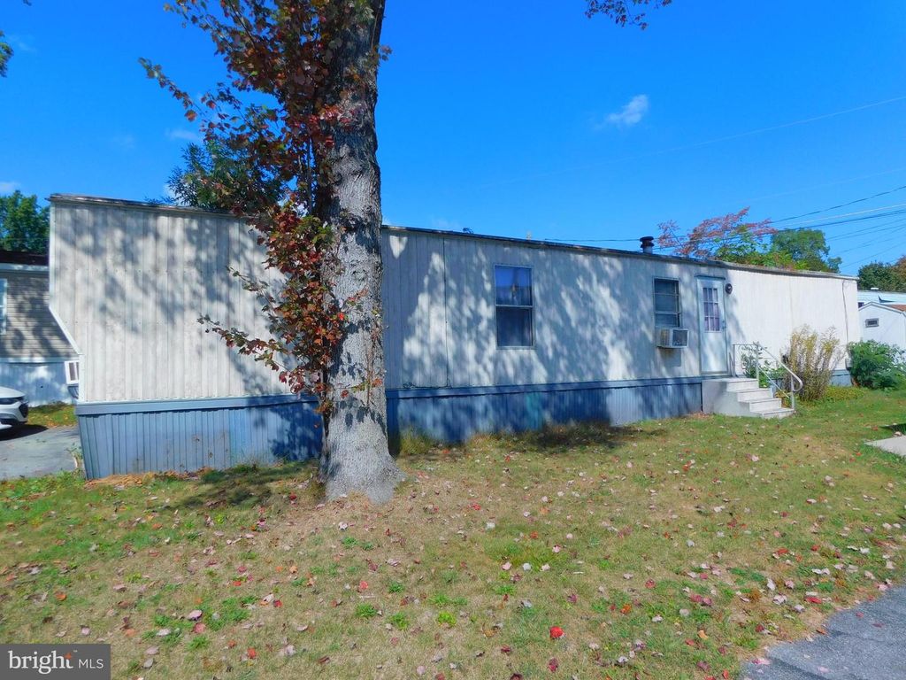 117 MEADOW LN, Lititz, PA 17543