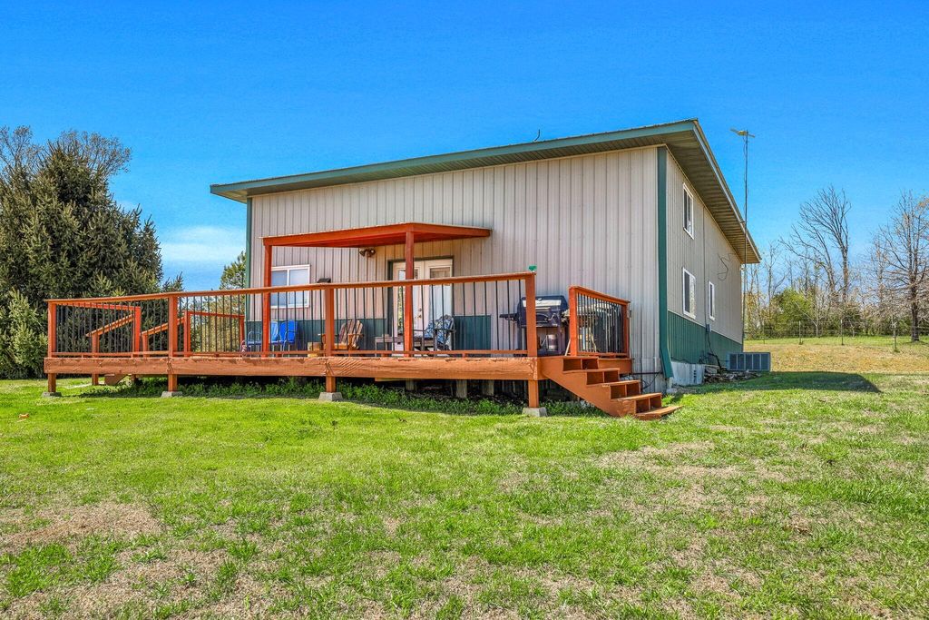 844 Mc Lean Road, Mountain Grove, MO 65711