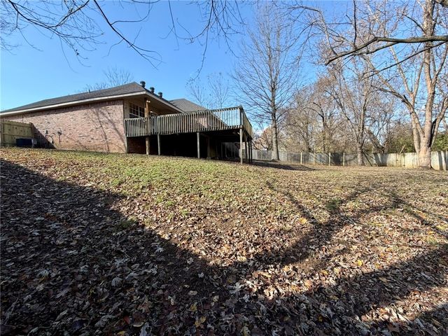 2702 Drexelwood, Johnson, AR 72761