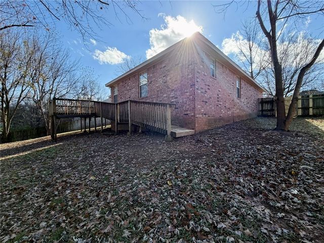 2702 Drexelwood, Johnson, AR 72761