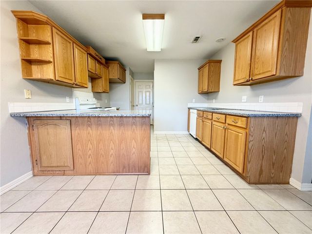 2702 Drexelwood, Johnson, AR 72761