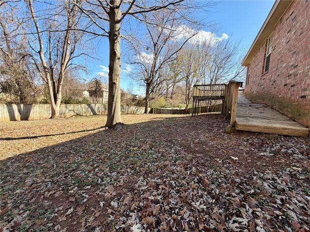 2702 Drexelwood, Johnson, AR 72761