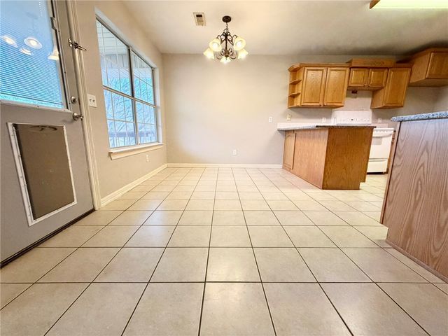 2702 Drexelwood, Johnson, AR 72761