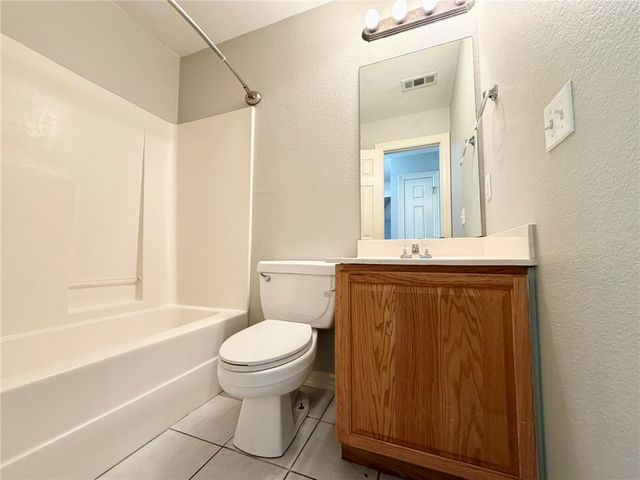 2702 Drexelwood, Johnson, AR 72761