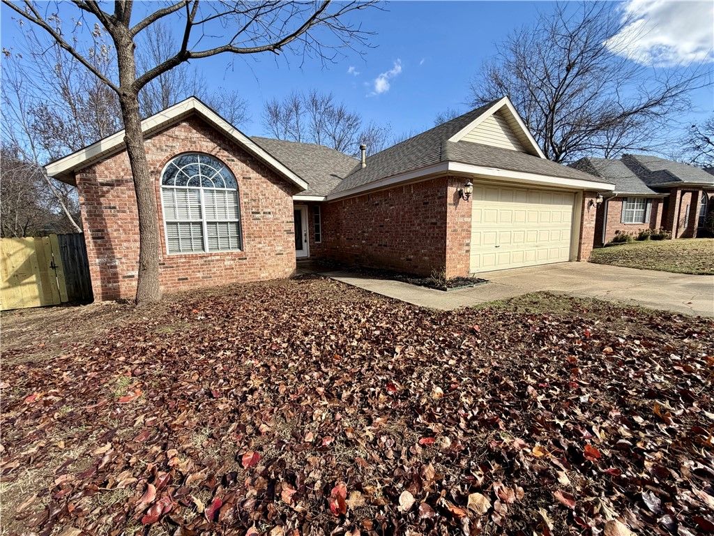2702 Drexelwood, Johnson, AR 72761